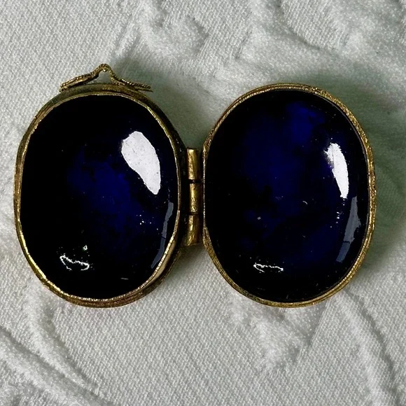 Vintage 60s Cloisonne Enamel Pill Box Locket Trinket Box Floral Hinged Gold Tone - Picture 3 of 7